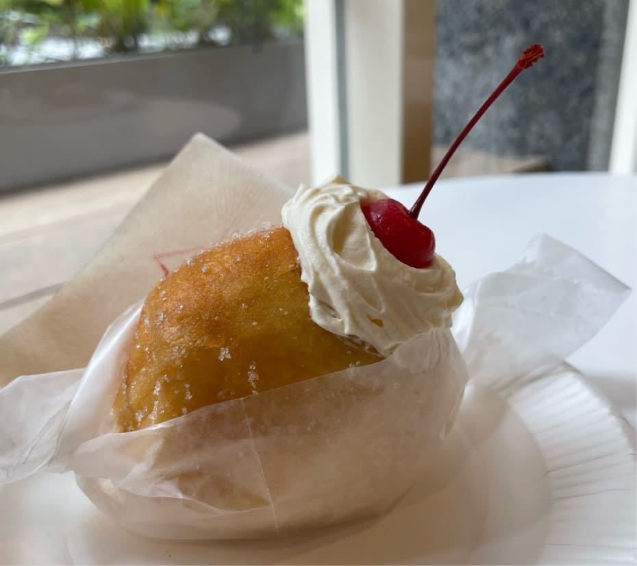 Chigaya Bakeryでクリームドーナツ