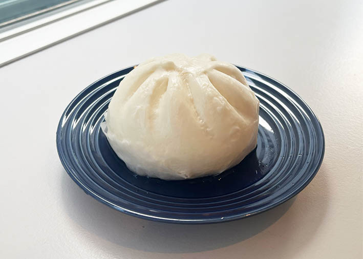 お皿に乗った肉まん