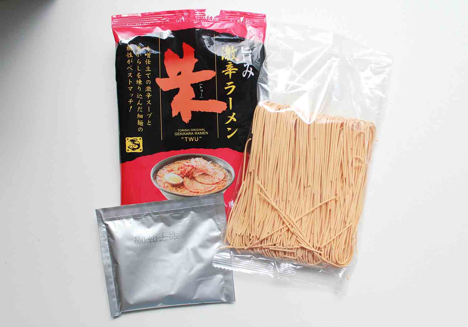 激辛ラーメン 朱（トゥー）中身