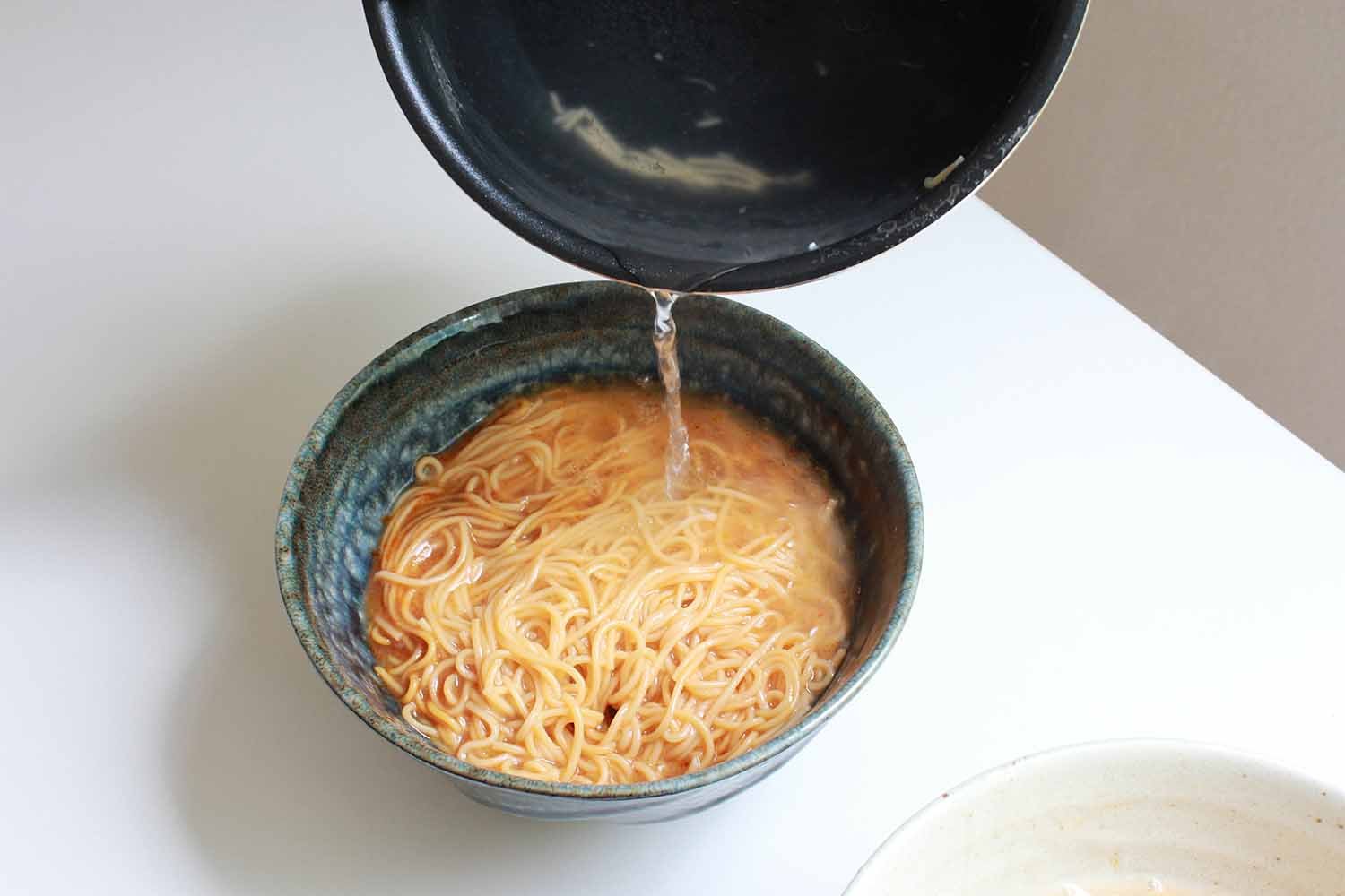 お湯を入れる