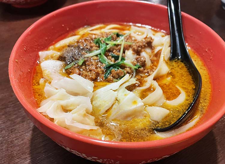 王ちゃんの中華の麻辣刀削麺