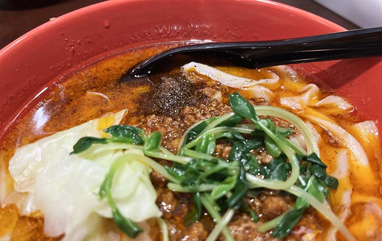 王ちゃんの中華の麻辣刀削麺