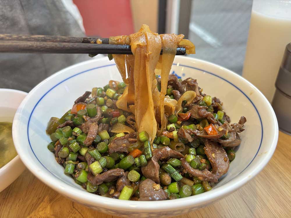 歳歳紅_汁なし酸辣砂肝炒め混ぜ麺/激辛