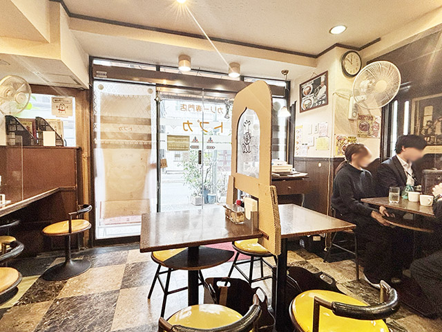 カリー専門店トプカ 店内