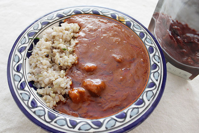 無印良品_素材を生かしたカレー ３種の唐辛子とチキン