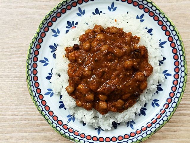 2種のひよこ豆とトマトの旨味チャナマサラカレー｜ファミリーマート