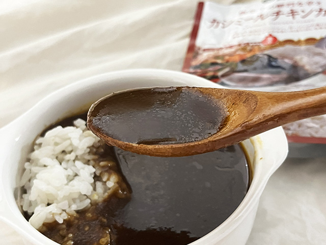 みなさまのお墨付き 唐辛子の鮮烈な辛さ カシミールチキンカレー