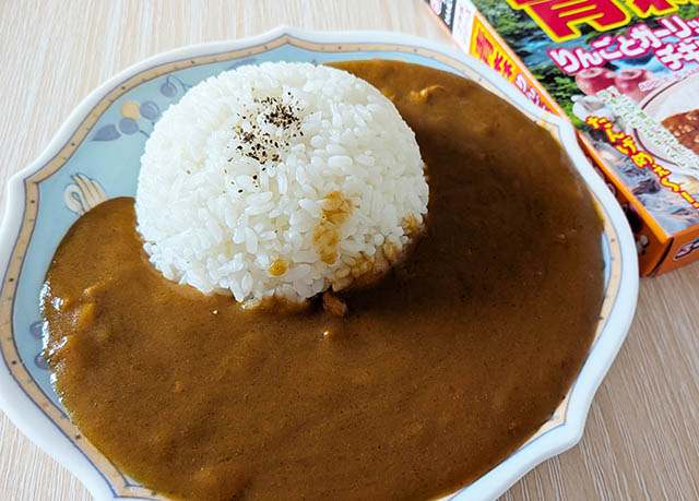 るるぶ×HACHIコラボシリーズ 青森 りんごとガーリックのチキンカレー 中辛