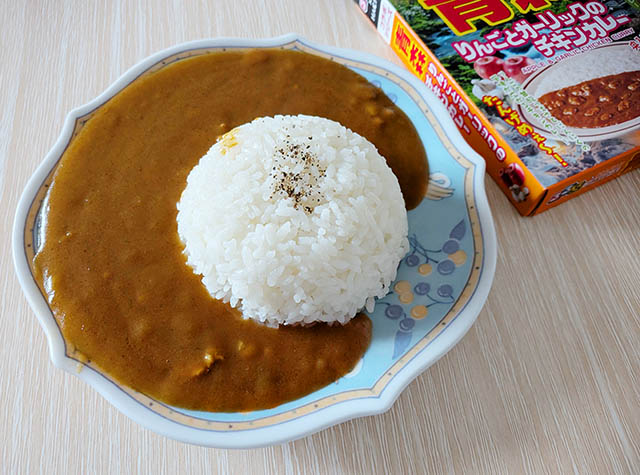 るるぶ×HACHIコラボシリーズ 青森 りんごとガーリックのチキンカレー 中辛